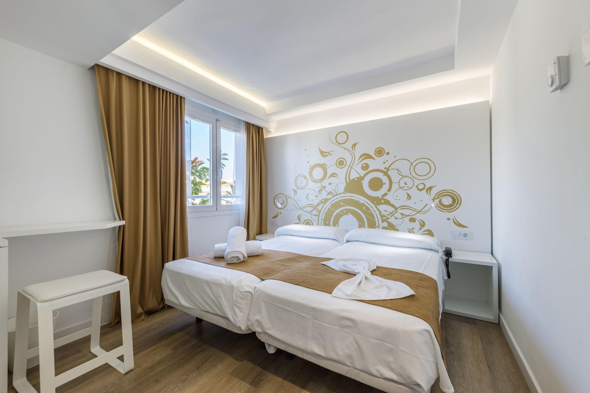 Welikehotel Triton Beach (Adults Only) Cala Ratjada  Luaran gambar