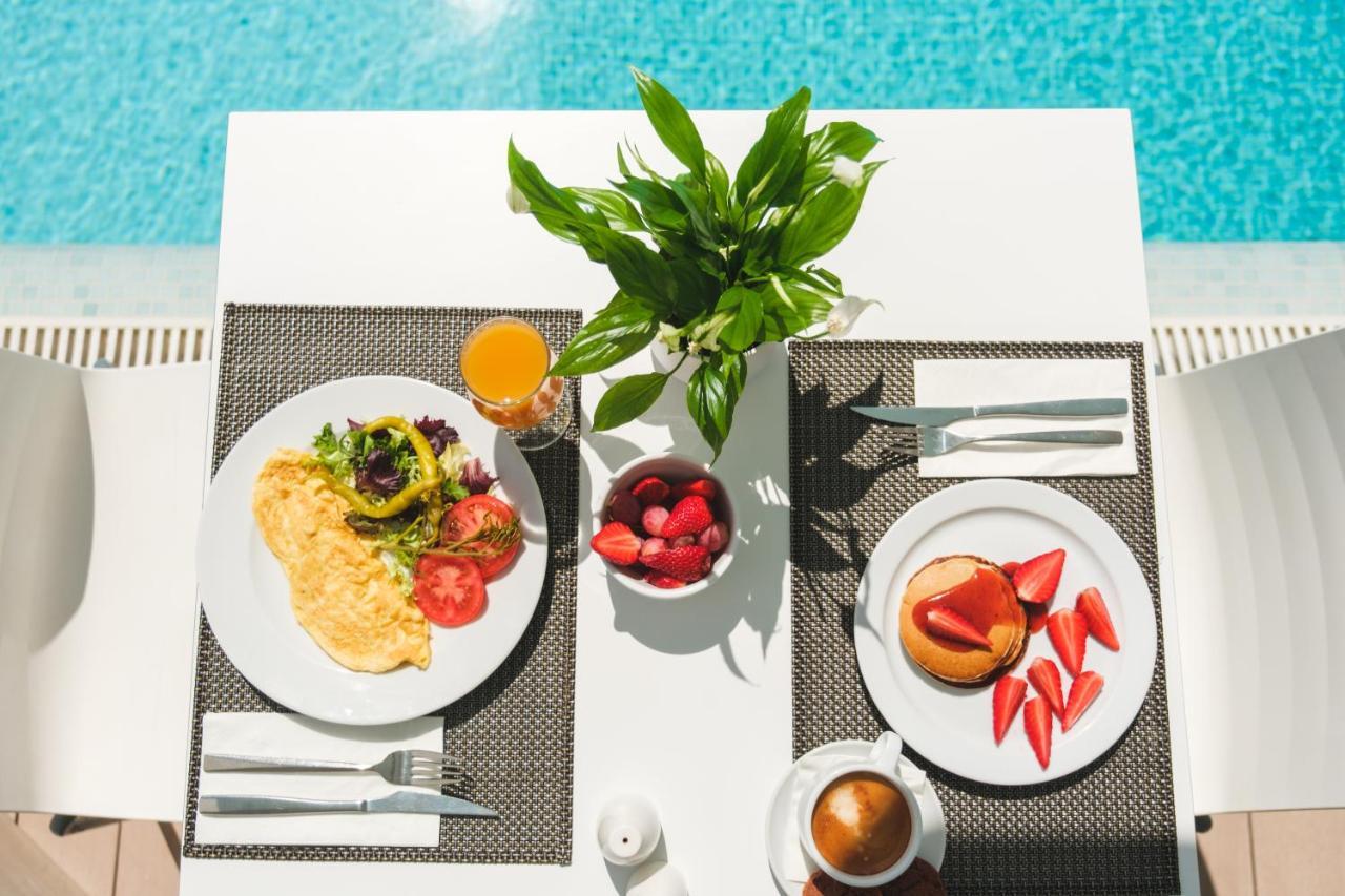 Welikehotel Triton Beach (Adults Only) Cala Ratjada  Luaran gambar